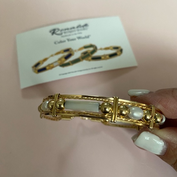 Ronaldo Jewelry - Ronaldo "color your world" bracelet in mother of pearl.